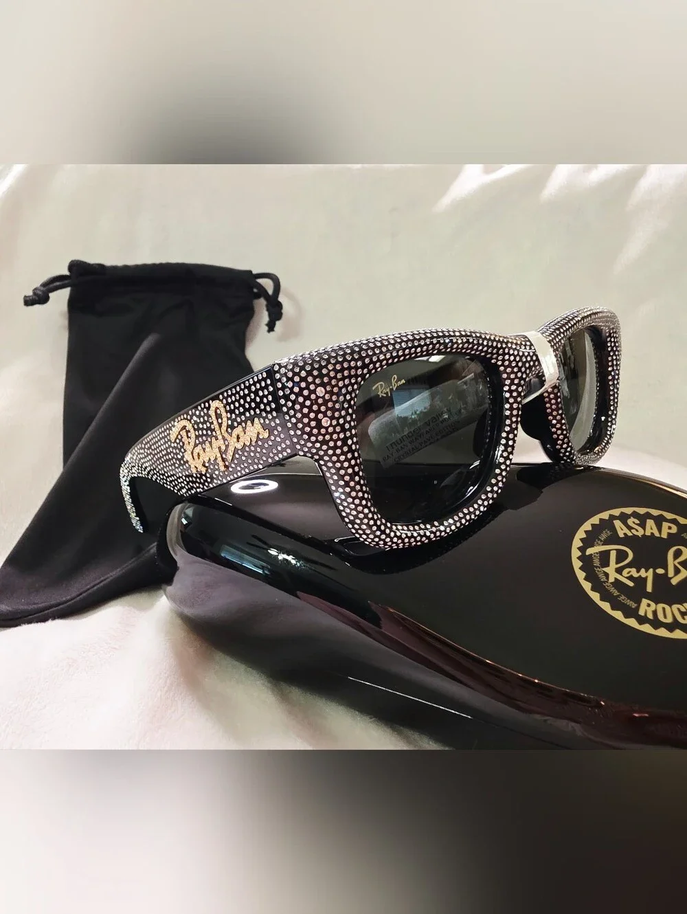 Ray-Ban Wayfarer Puffer Swarovski Crystal Pavé Edition sunglasses in black